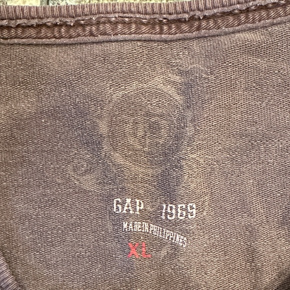 GAP Brown T-Shirt with Red XL Print - Picture 2 of 6